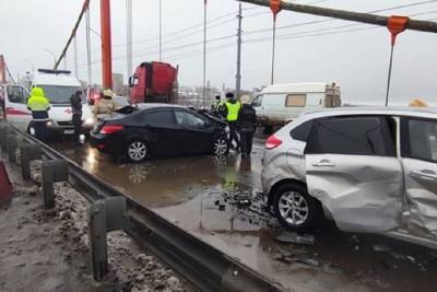 ДТП на Кузнечевском мосту Архангельска вызвало гигантские пробки