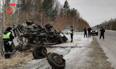 На Урале шофер фургона с молоком уснул и устроил автокатастрофу