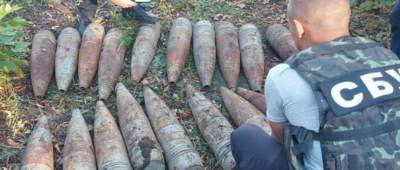 СБУ выявила схрон боевиков у линии разграничения: изъяты артиллерийские снаряды