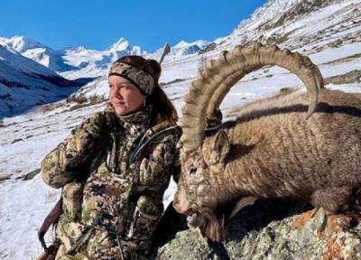 Москвичка застрелила козерога в горах Алтая ради эффектных фото в Instagram