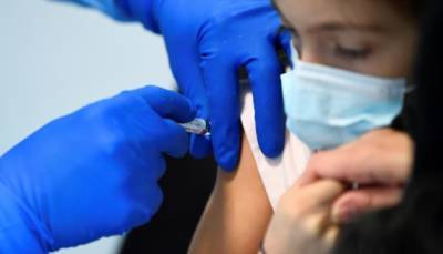 Минздрав разрешил вакцинировать от COVID-19 всех детей в возрасте от 12 лет