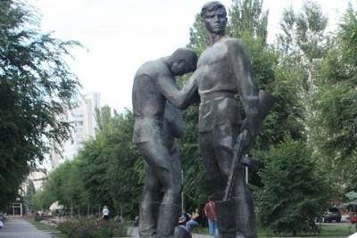В центре Волгограда в 2022 году отремонтируют памятник комсомольцам