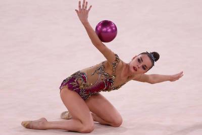 Дина Аверина выиграла золото на чемпионате мира в упражнениях с обручем