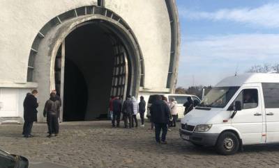 В Украине не хватает крематориев: кладбища переполнены