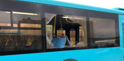 Буйный петербуржец ворвался в автобус с молотком и ножом
