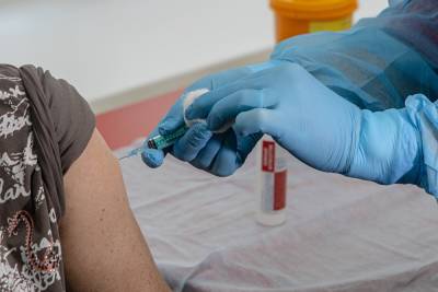 На Южном Урале чиновников, которые до 11 ноября не поставят прививки, отправят домой