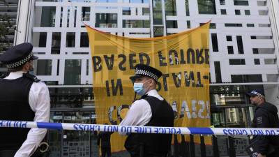 В Лондоне полиция задержала 17 экоактивистов