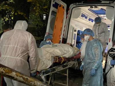 В Одессе не хватает кислорода для ковидных больных: пациентов ночью перевозили из одной больницы в другую