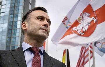 Мартиньш Стакис - Продолжается аукцион по продаже легендарного флага, поднятого мэром Риги на ЧМ по хоккею - charter97.org - Белоруссия - Рига - Латвия