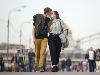Подростковые поцелуи могут привести к склерозу