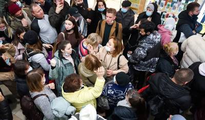 В Москве образовались огромные очереди из жаждущих пройти вакцинацию