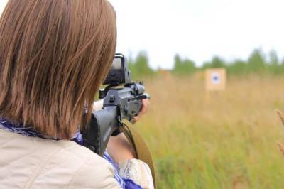 Глава МВД Украины призвал население обучаться стрельбе из оружия