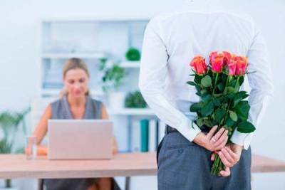 Какие цветы дарить коллеге по работе