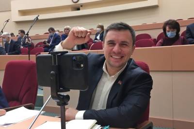 Саратовскому депутату Николаю Бондаренко навсегда запретили кричать в громкоговоритель
