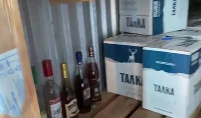 Полицейские в Сургуте и Нефтеюганске нашли склады с контрафактным алкоголем