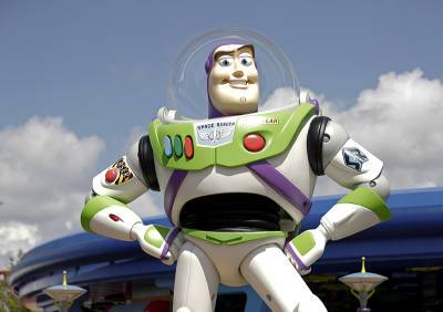 Крис Эванс - Пит Доктер - Pixar показал первый трейлер спин-оффа "Истории игрушек" - tvc.ru - Берн