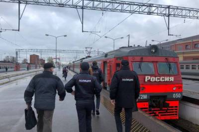В Ленобласти полиция искала пассажиров без масок в электричках