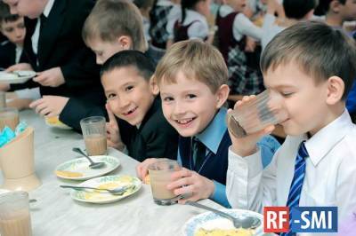 Онищенко рассказал, почему качество бесплатного питания в регионах необходимо улучшать