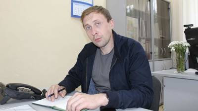 Омский депутат назвал коллегу заикастой обезьяной на заседании горсовета