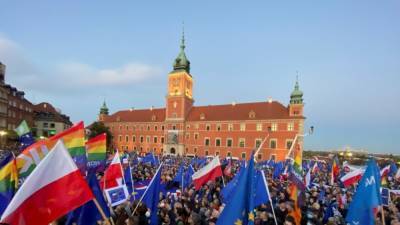 Суд ЕС обязал Польшу платить по миллиону евро штрафа в день