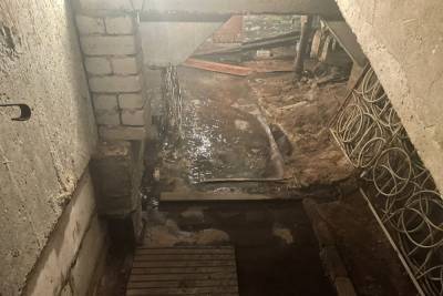 Подвал тверской пятиэтажки затопило фекалиями