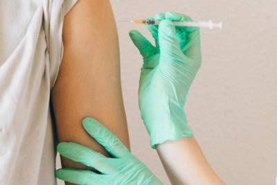 98 тысяч жителей Псковской области сделали прививку от гриппа