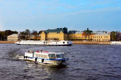 Туристам не будут возвращать деньги за отмененные из-за локдауна поездки в Петербург
