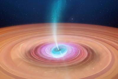 Обнаружена уникальная черная дыра с искривленным диском