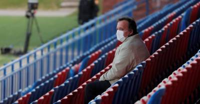 В маске — значит, оппозиционер. Что происходит с коронавирусом в Беларуси?