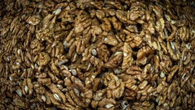 Диетолог предупредил о вреде природных консервантов в орехах