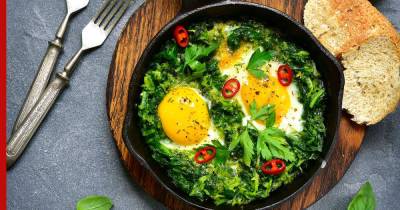 Зеленая "Шакшука" по-израильски: рецепт яичницы на завтрак для всей семьи