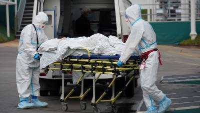 В России опять максимум смертей от COVID. В больницах не хватает коек