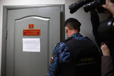 В Петербурге суд не стал арестовывать представителя Кадырова — он попал в больницу