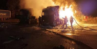Взрыв и пожар на АЗС под Харьковом — огонь перекинулся на автомобили