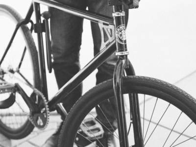 В Петербурге подросток на велосипеде попал под бетономешалку