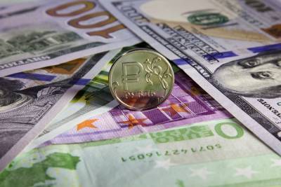 Евро и доллар сильно растут утром 28 октября