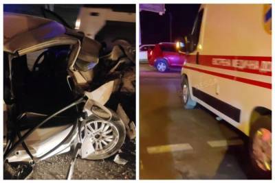В Одессе автоледи встретила столб и превратила авто в груду металла: кадры аварии