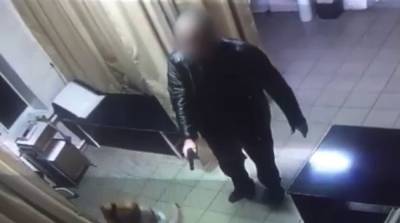 В Киевской области мужчина с оружием ворвался в больницу