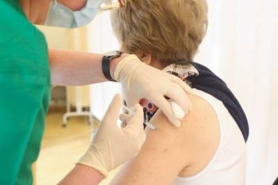 Власти Латвии снова спорят: Можно ли рассказывать о вакцинации на русском языке?