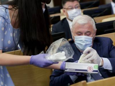 Госдума вводит обязательную вакцинацию для аппарата, на очереди — депутаты