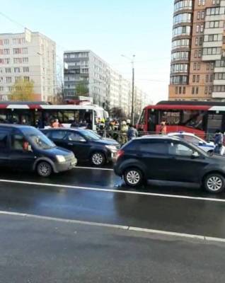 В Петербурге более 10 человек пострадали при столкновении трамваев