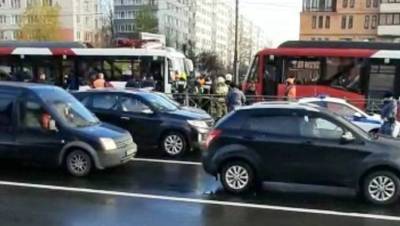 Более 10 человек пострадали при столкновении трамваев на юге Петербурга