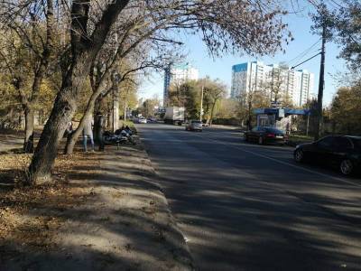 В Ростове мотоцикл врезался в бордюр, водитель погиб