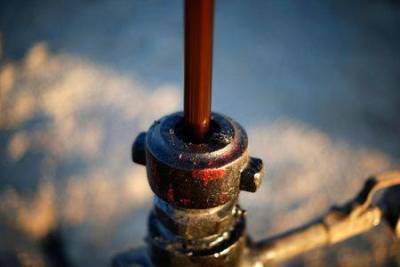 Нефть падает на фоне резкого роста запасов в США, новых случаев COVID в мире