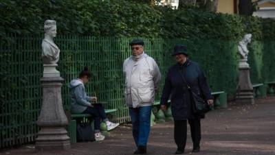 Петербургским пенсионерам вместо QR-кодов раздадут бумажные справки