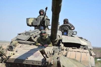 Сайт Avia.pro: армия Украины срочно перебрасывает в сторону ДНР около полусотни танков и артиллерию