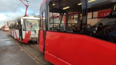 Число пострадавших при столкновении трамваев в Петербурге достигло 16