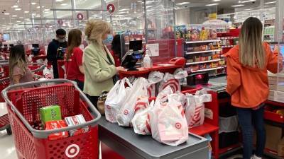 US Holiday Sales Projected to Rise
