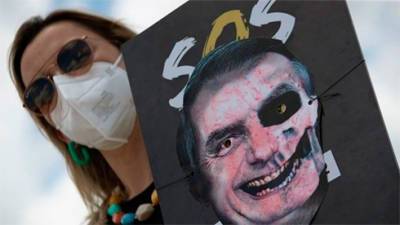 Бразильские сенаторы выдвинули обвинения против президента из-за Covid-19