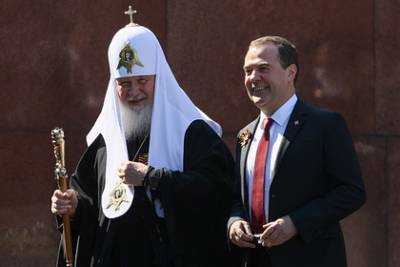 Патриарх Кирилл наградил Дмитрия Медведева церковным орденом